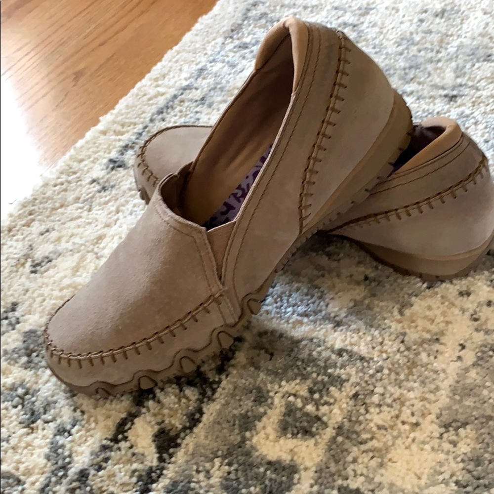 Skechers memory foam shoes